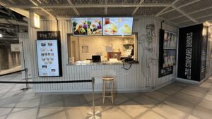 原宿ハラカド「theTAG」にサイネージ5台を納品！Googleドライブ管理の店舗活用術